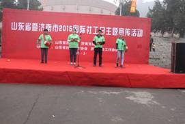 三句办表演.JPG